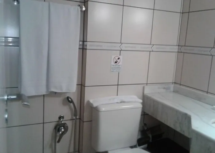 Hotel Coral Trade Prox A Pucrs E Ufrgs 4*