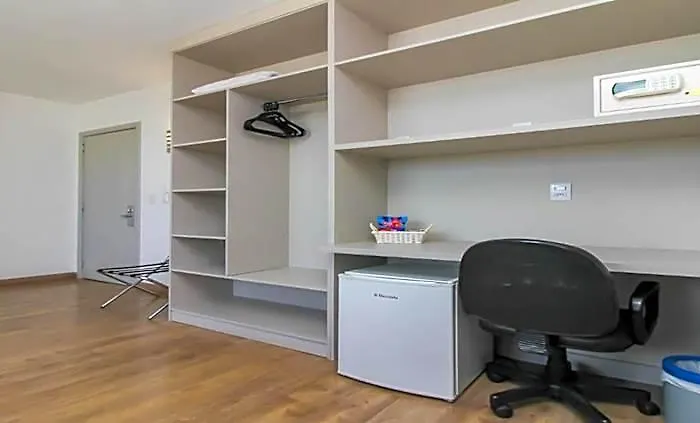 Hotel Coral Trade Prox A Pucrs E Ufrgs 4*