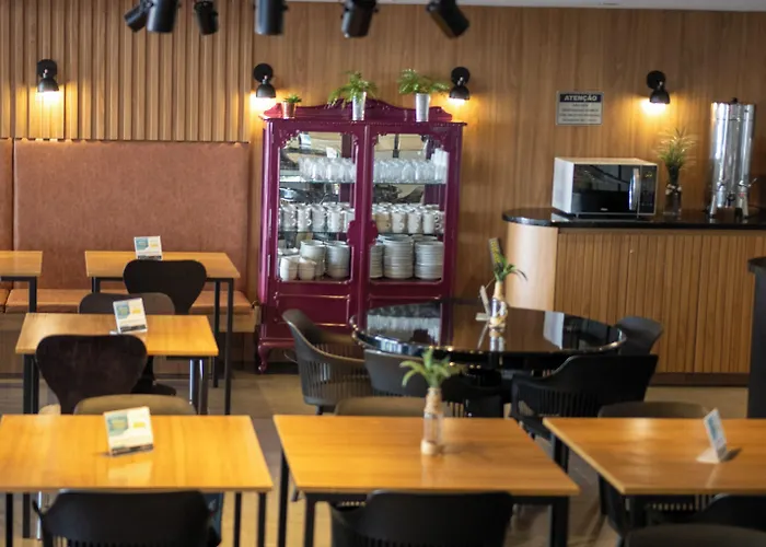 Hotel Coral Trade Prox A Pucrs E Ufrgs 4*